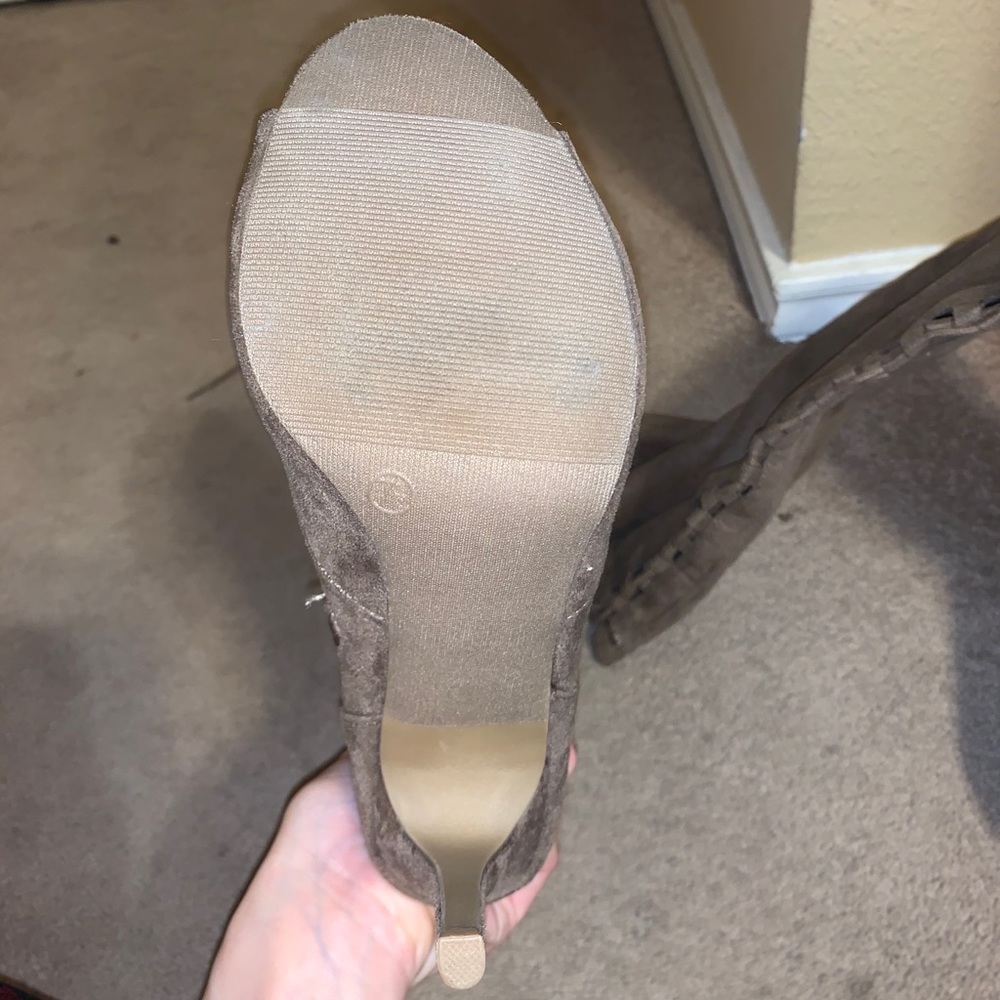 Boots - Picture 3 of 3